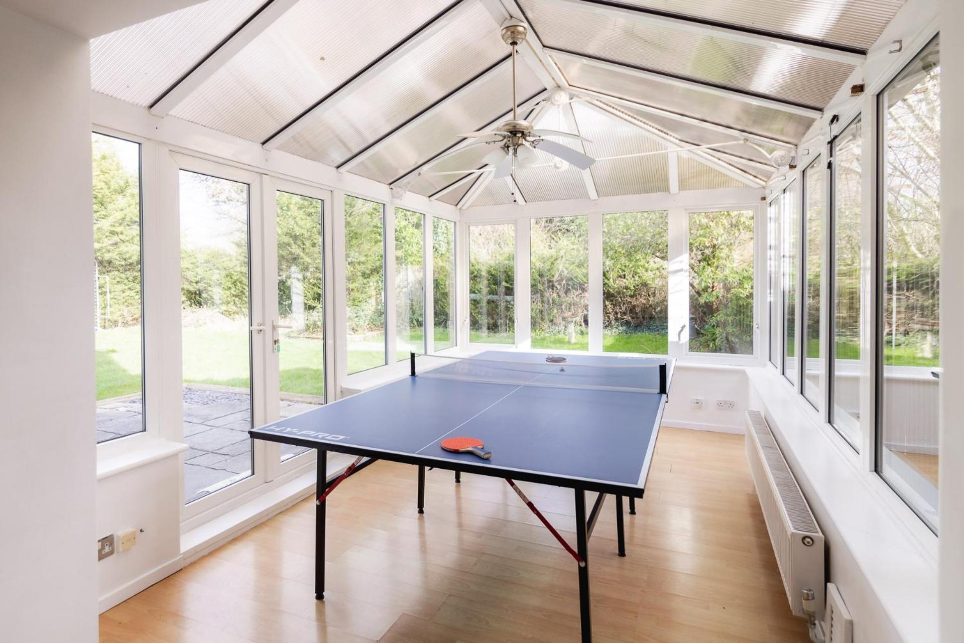 Ping-Pong Paradise Crawley  Eksteriør bilde